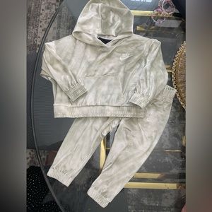 Nike toddler girls 2 piece hoodie track suit set LIKE NEW
